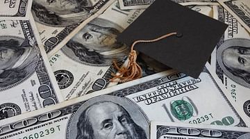 What are some budgeting and money-saving tips for college students?